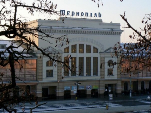Вокзал - головні ворота міста (фото В. Берестецького)